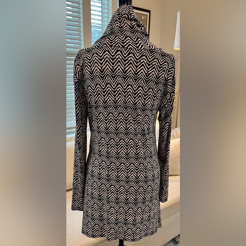 Chelsea & Theodore Black and White Zigzag Tunic - Picture 3 of 16